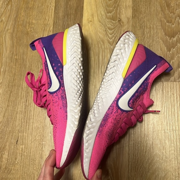 Nike Epic React Size 9 - Picture 2 of 14